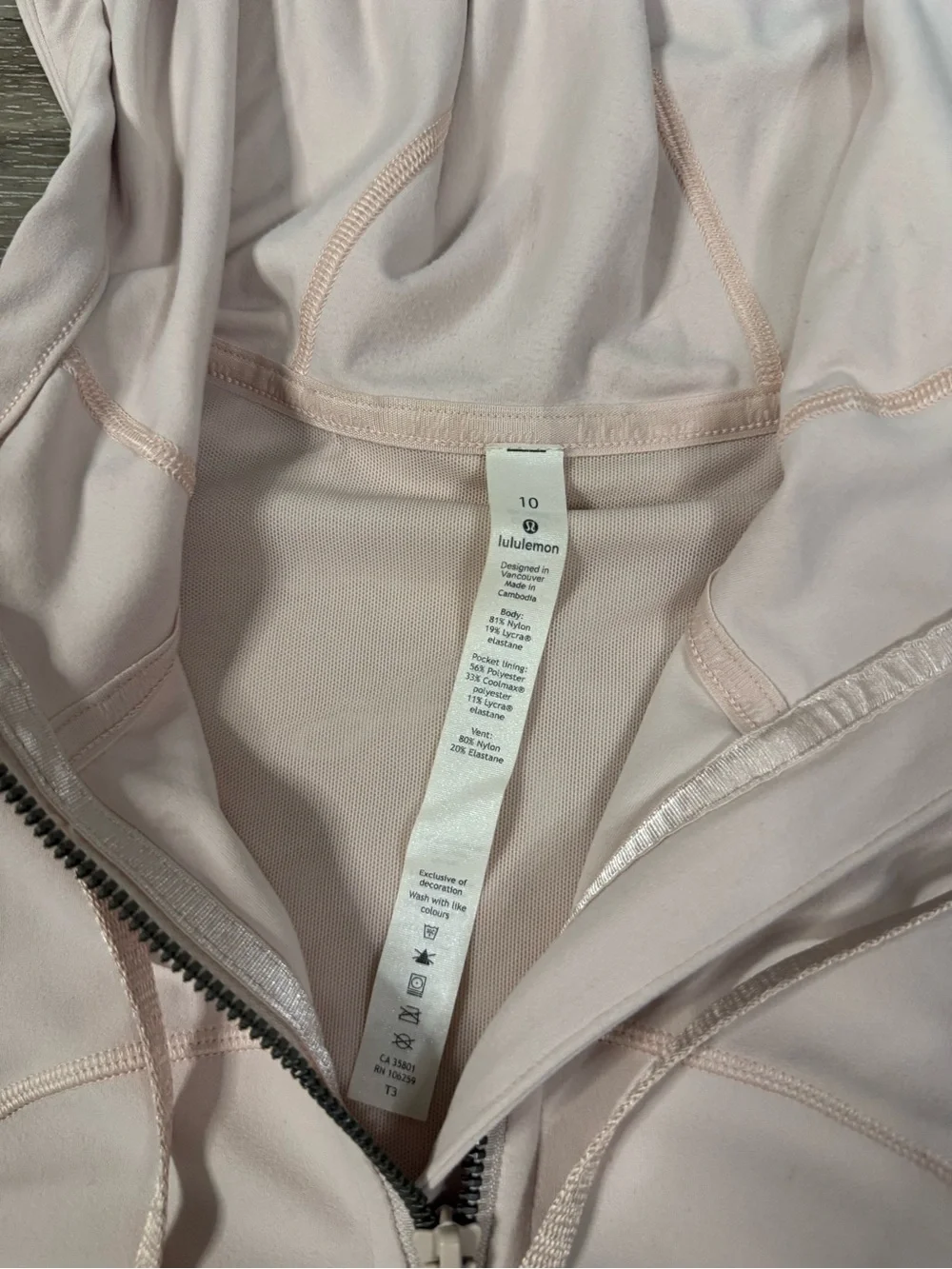 Lululemon Hooded Define Jacket in Smoky Blush Size 10